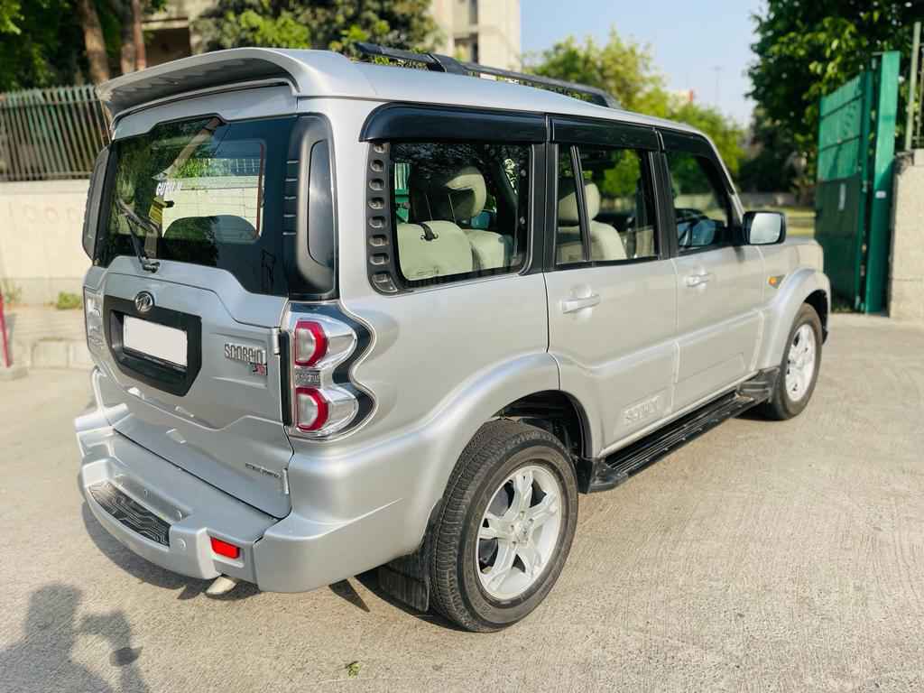 Mahindra Scorpio on rent for self drive