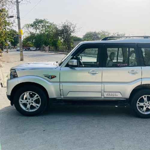 Mahindra Scorpio on rent for self drive