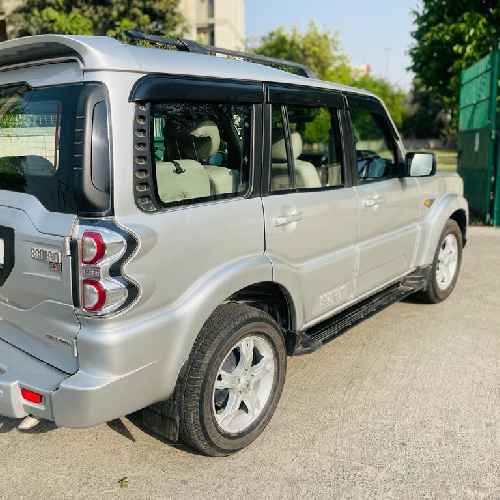 Mahindra Scorpio on rent for self drive